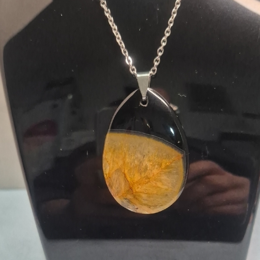 🚨Orange-yellow Phantom Quartz Pendant Necklace (Natural Stone)